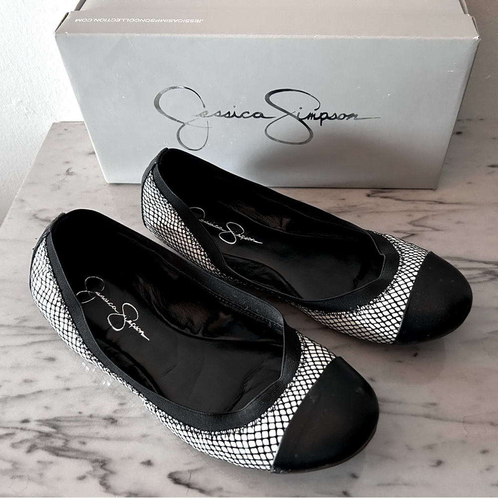 Women’s Size 9.5 Jessica Simpson “Madisen” Black & White Ballet Flats